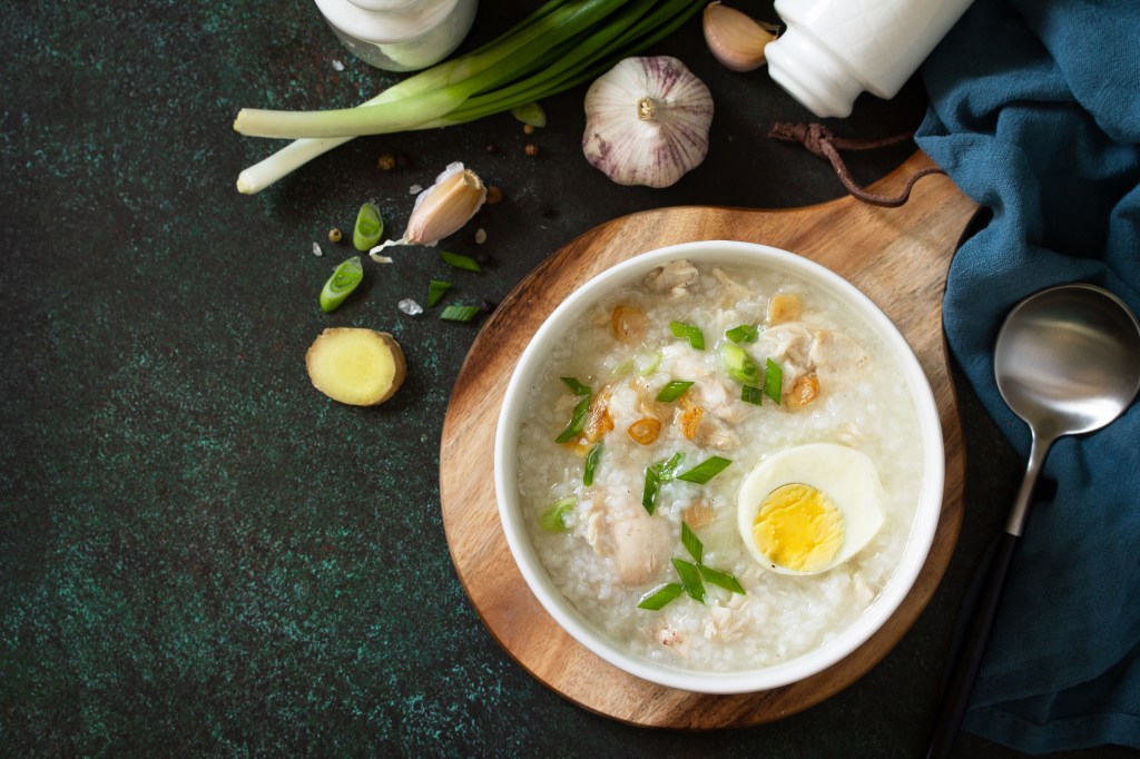 Arroz Caldo (Filipino Chicken Rice&nbsp;Porridge)