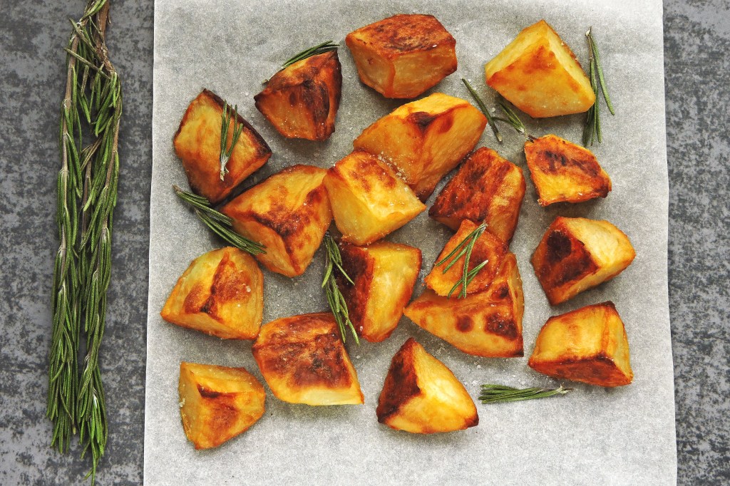 British Crispy Roast Potatoes (Christmas Roasties) + Quick Pan&nbsp;Gravy